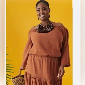 Off-Shoulder brown skirt set.